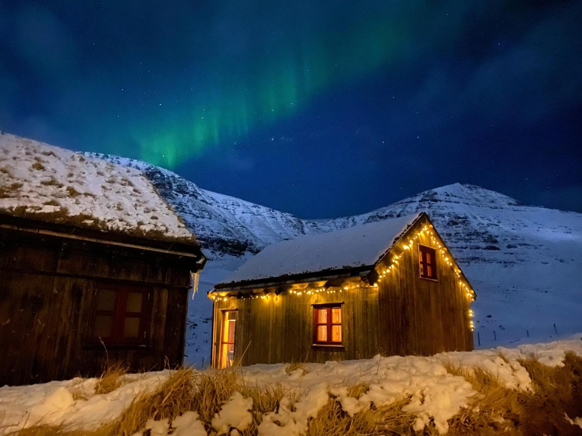 Mulafossur Cottages By Famous Waterfall In Gasadalur Exterior photo