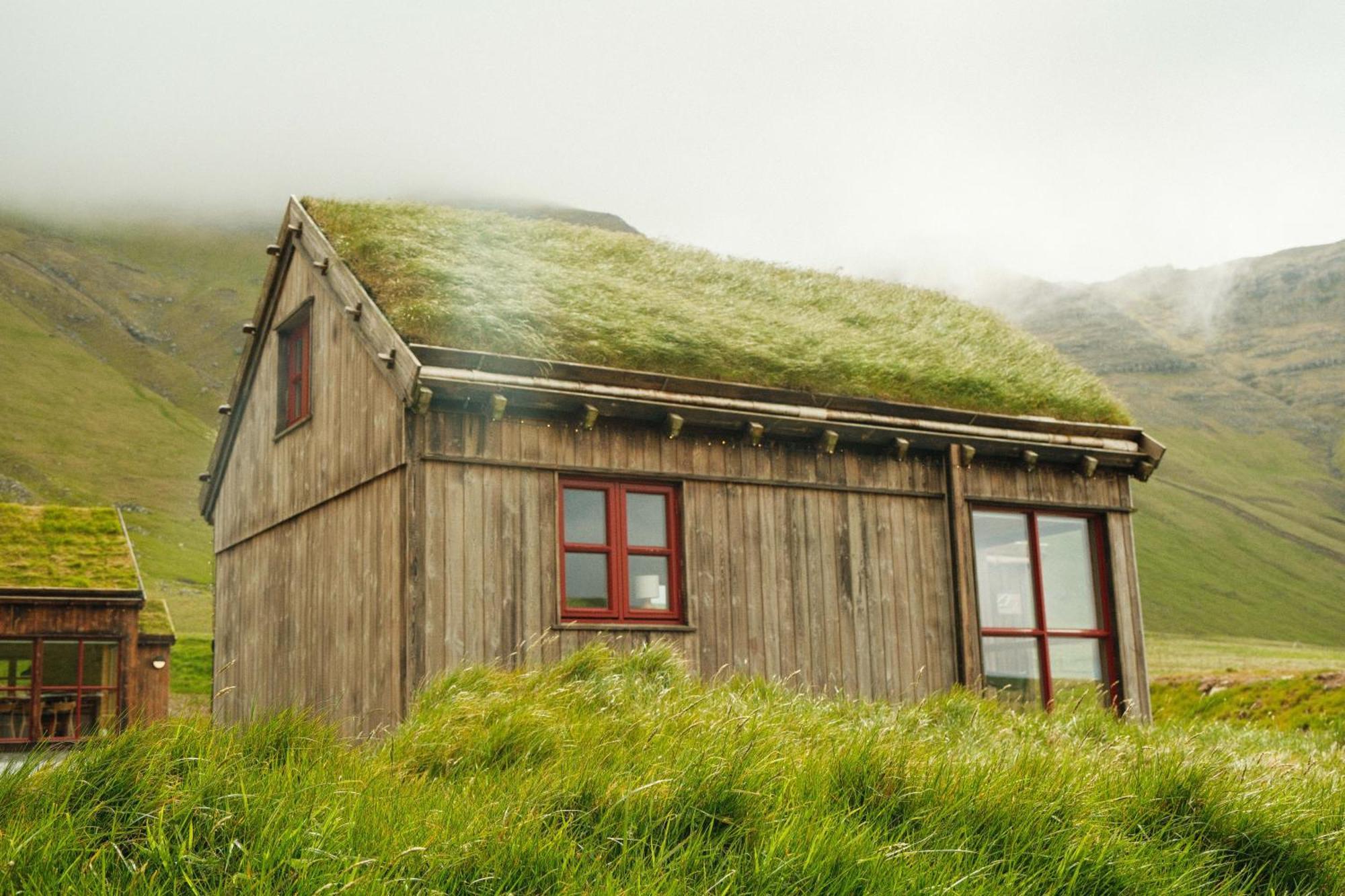 Mulafossur Cottages By Famous Waterfall In Gasadalur Exterior photo