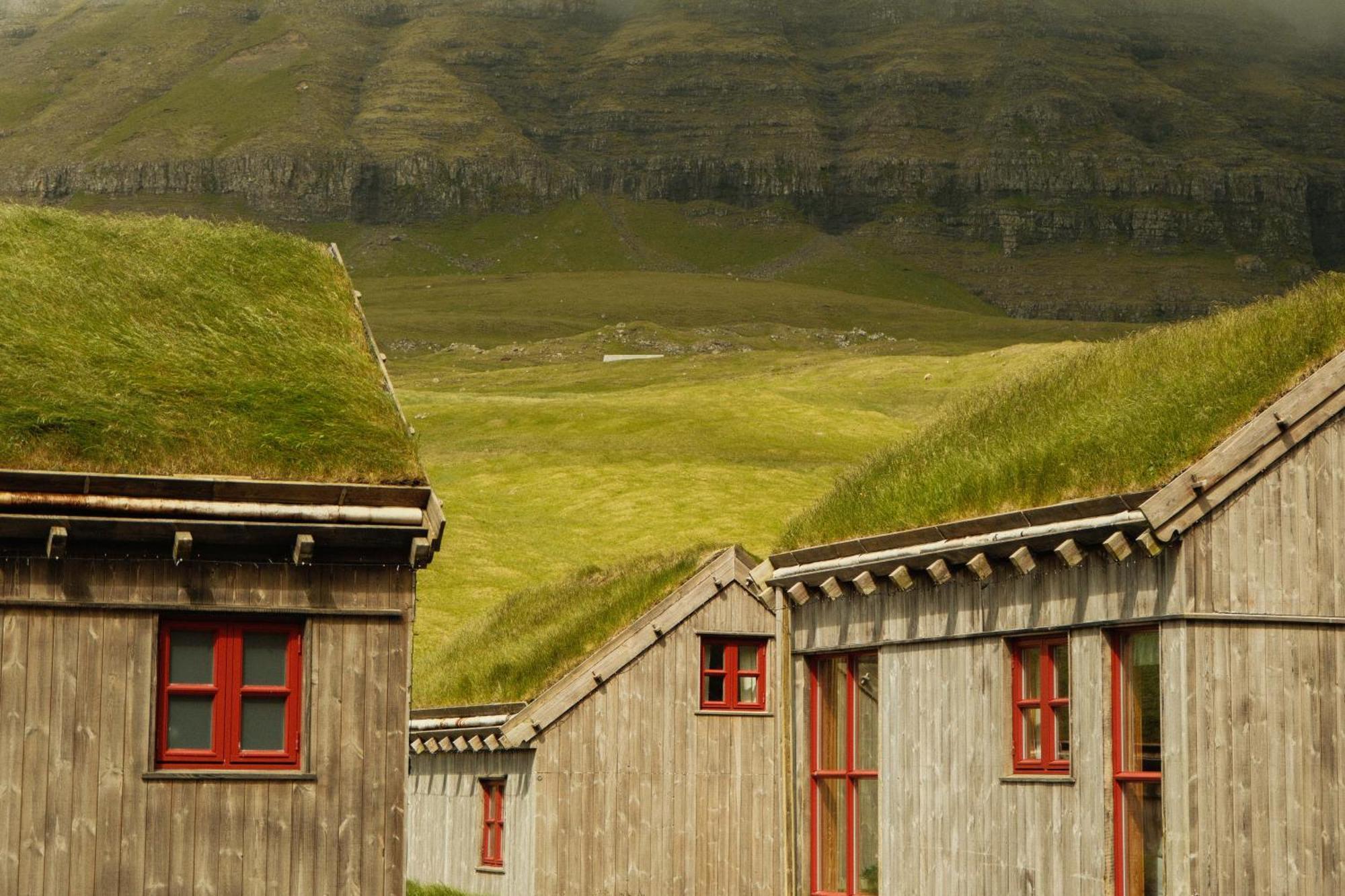 Mulafossur Cottages By Famous Waterfall In Gasadalur Exterior photo