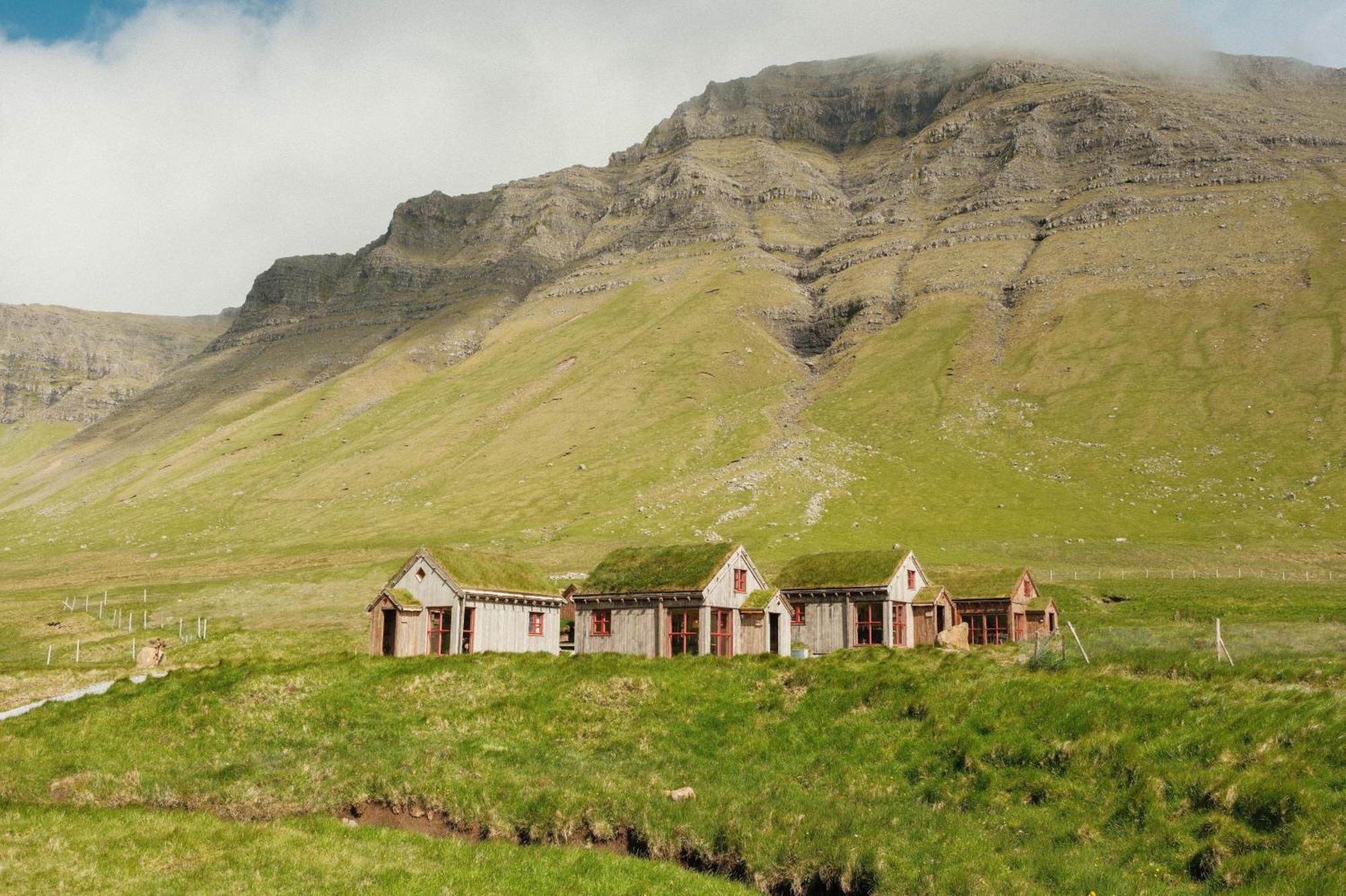 Mulafossur Cottages By Famous Waterfall In Gasadalur Exterior photo