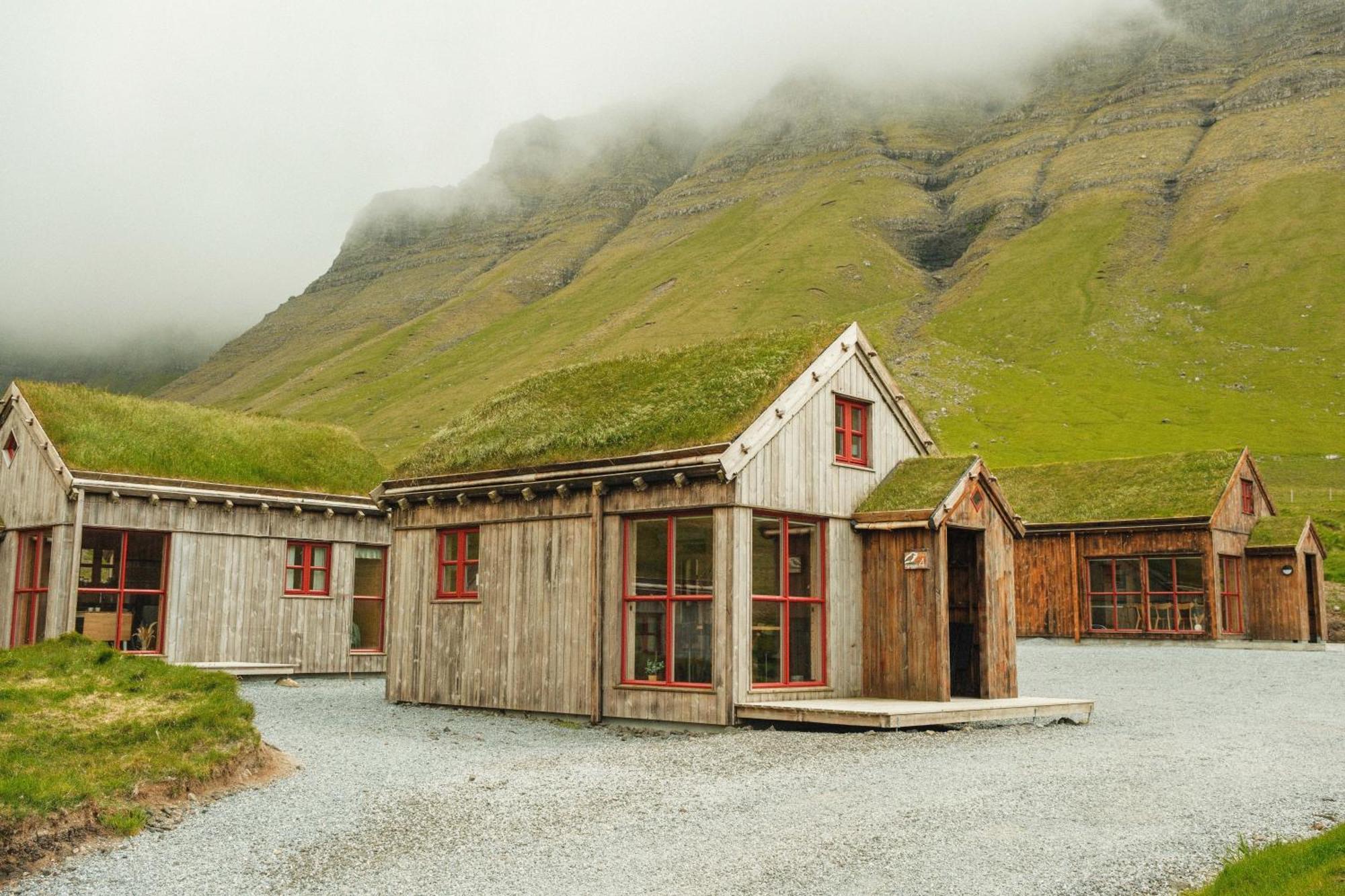 Mulafossur Cottages By Famous Waterfall In Gasadalur Exterior photo