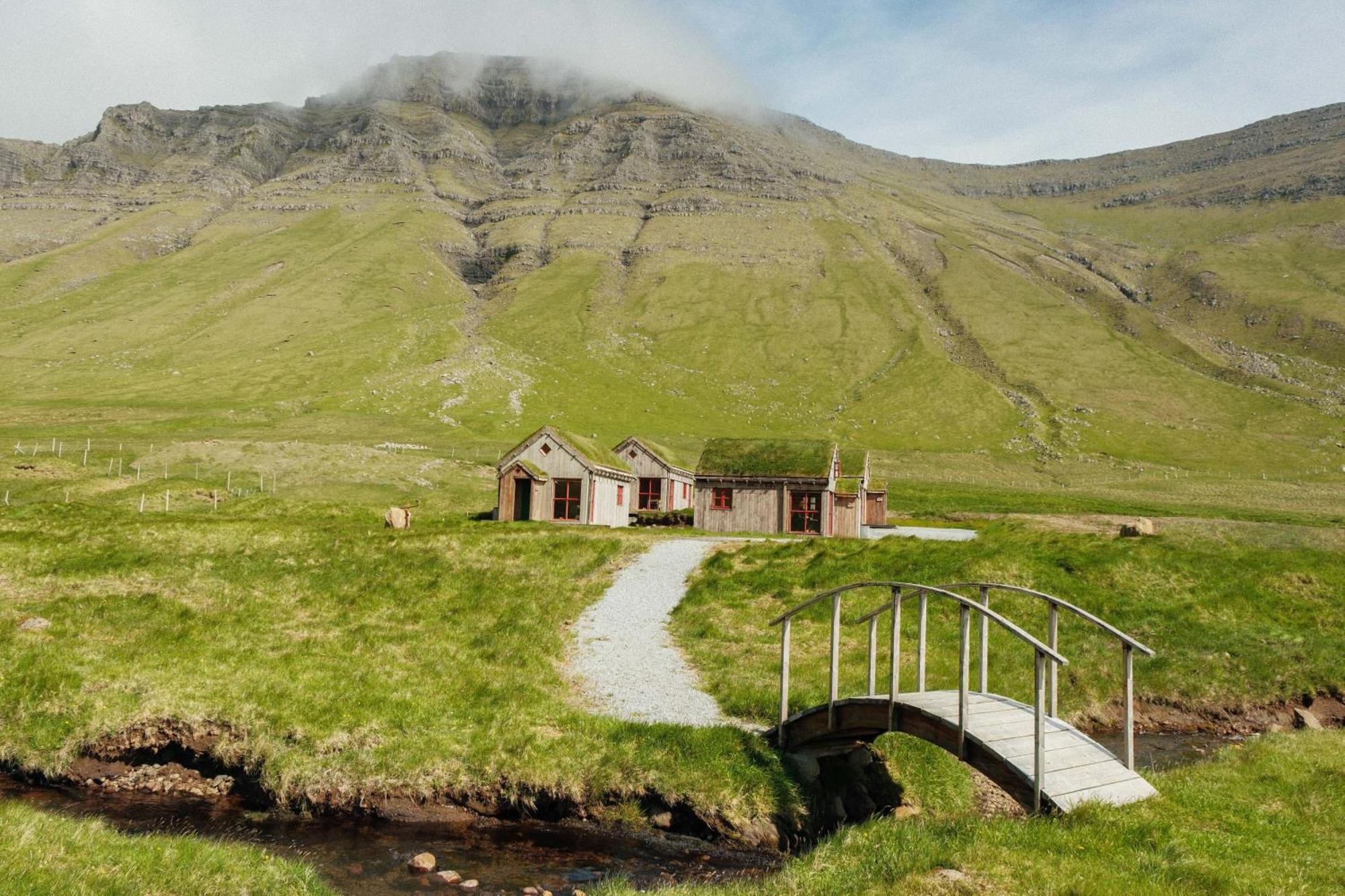 Mulafossur Cottages By Famous Waterfall In Gasadalur Exterior photo