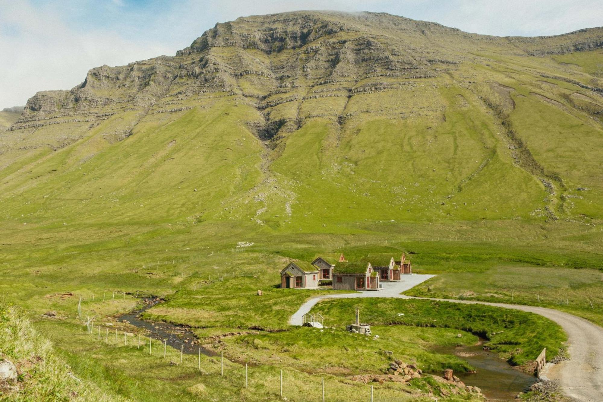 Mulafossur Cottages By Famous Waterfall In Gasadalur Exterior photo