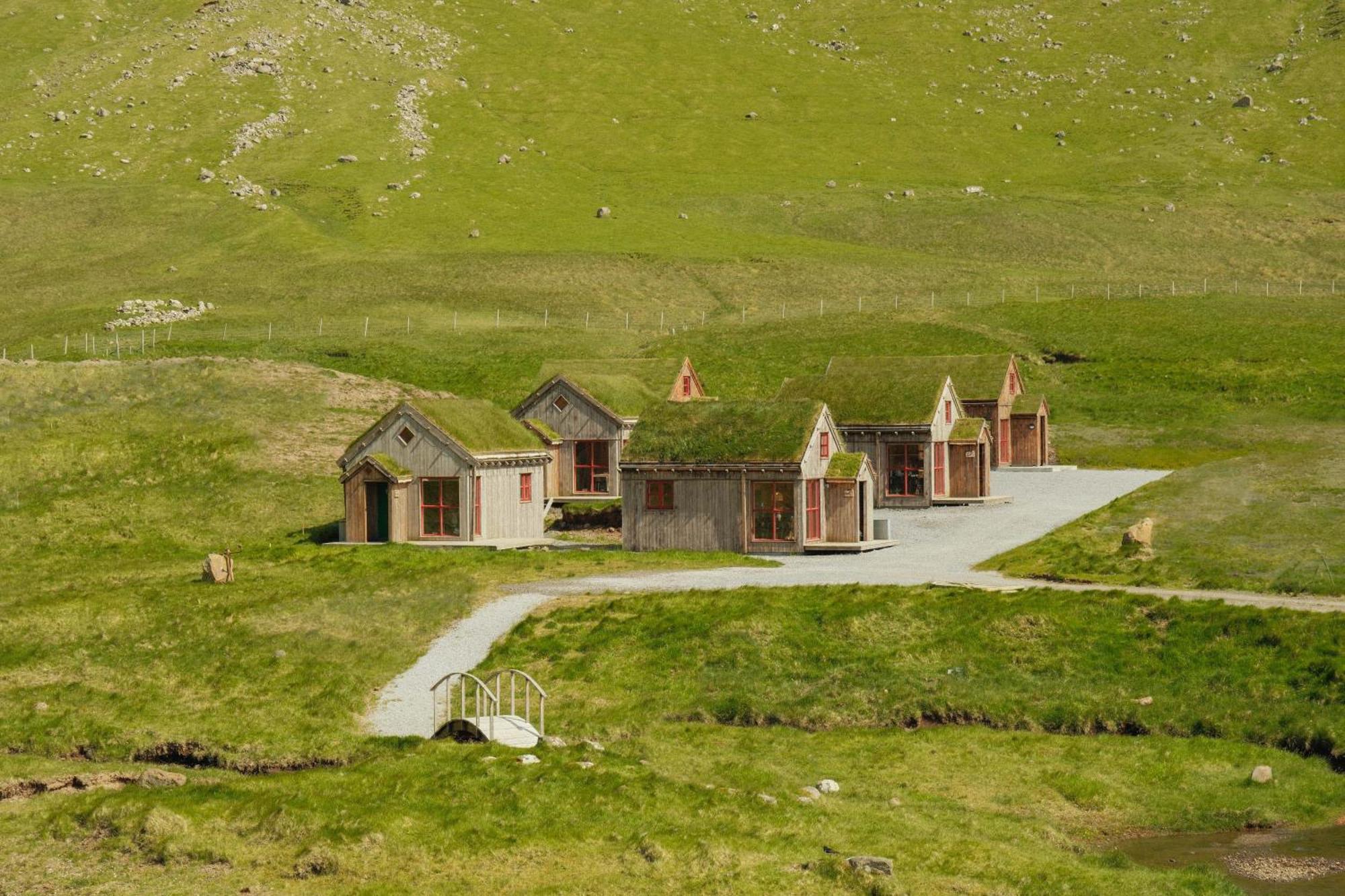 Mulafossur Cottages By Famous Waterfall In Gasadalur Exterior photo