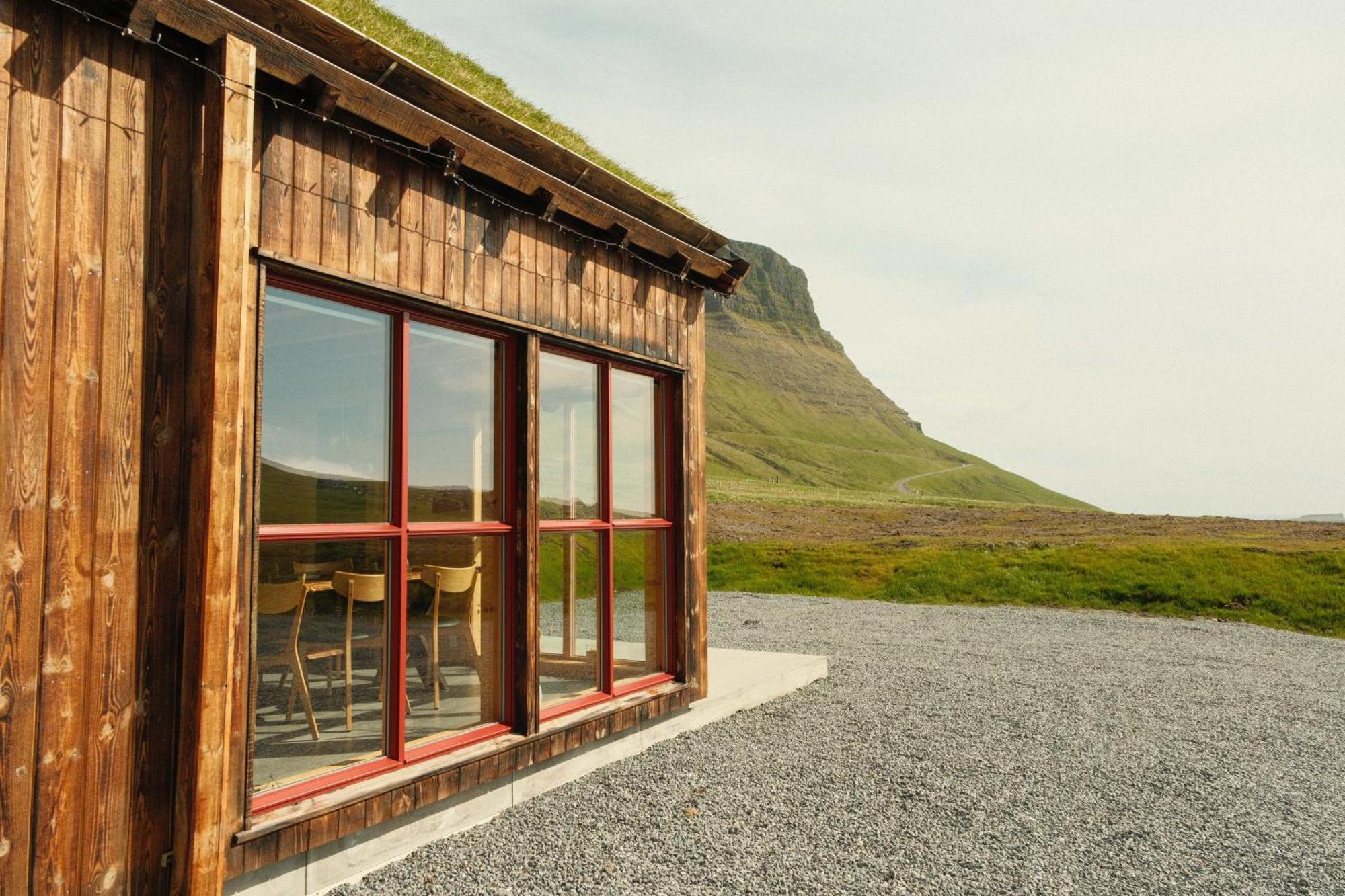 Mulafossur Cottages By Famous Waterfall In Gasadalur Exterior photo