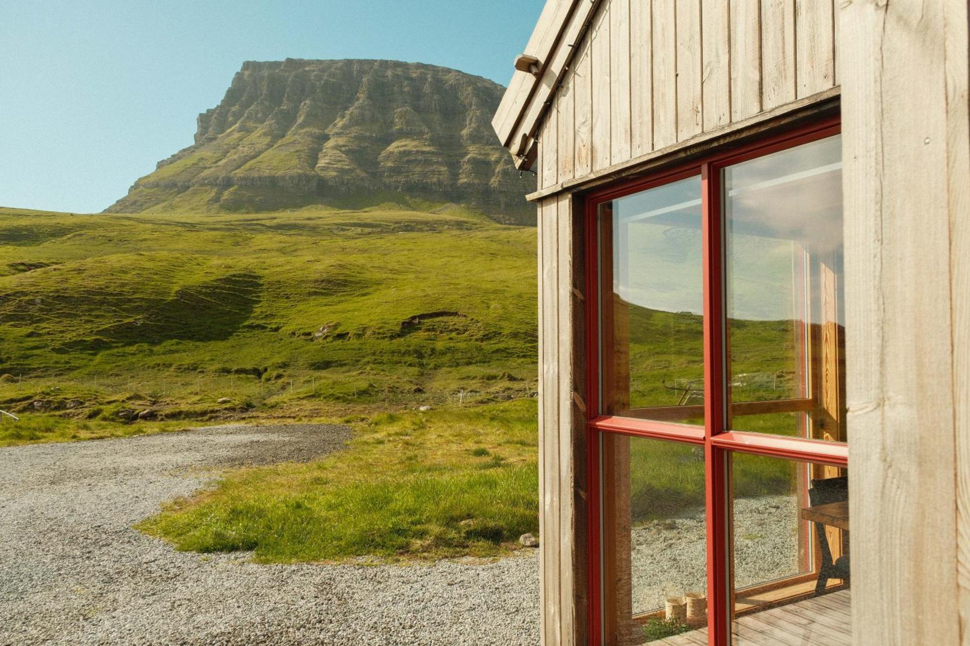 Mulafossur Cottages By Famous Waterfall In Gasadalur Exterior photo